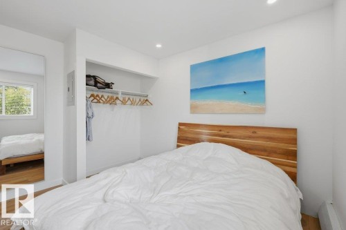 #6 4415 Lakeshore Dr, Sylvan Lake, AB - Indoor Photo Showing Bedroom