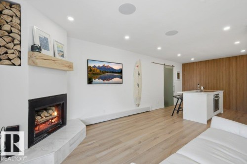 #6 4415 Lakeshore Dr, Sylvan Lake, AB - Indoor Photo Showing Living Room With Fireplace
