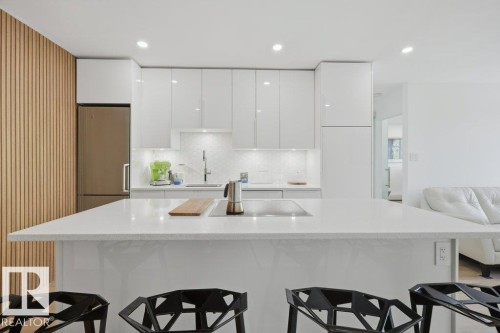 #6 4415 Lakeshore Dr, Sylvan Lake, AB - Indoor Photo Showing Kitchen With Upgraded Kitchen