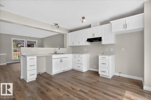 8305 Ellis Crescent Nw, Edmonton, AB - Indoor Photo Showing Kitchen