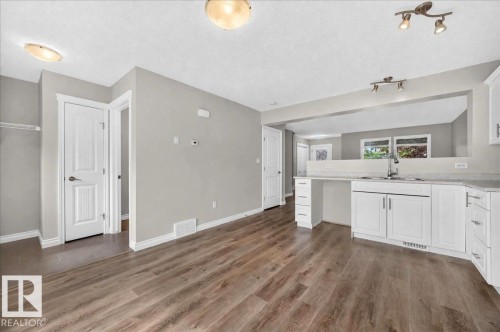8305 Ellis Crescent Nw, Edmonton, AB - Indoor Photo Showing Kitchen