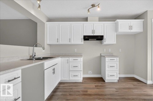 8305 Ellis Crescent Nw, Edmonton, AB - Indoor Photo Showing Kitchen