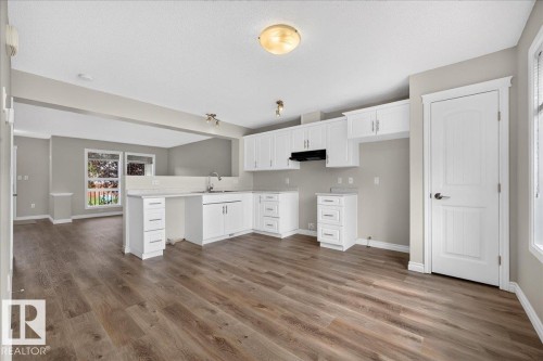 8305 Ellis Crescent Nw, Edmonton, AB - Indoor Photo Showing Kitchen