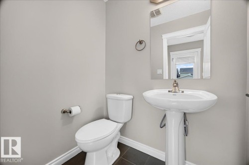8305 Ellis Crescent Nw, Edmonton, AB - Indoor Photo Showing Bathroom
