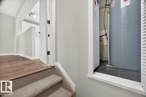 8305 Ellis Crescent Nw, Edmonton, AB - Indoor Photo Showing Other Room