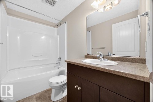 8305 Ellis Crescent Nw, Edmonton, AB - Indoor Photo Showing Bathroom