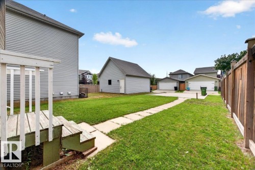 8305 Ellis Crescent Nw, Edmonton, AB - Outdoor