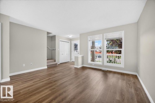 8305 Ellis Crescent Nw, Edmonton, AB - Indoor