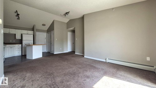 #422 151 Edwards Dr Sw, Edmonton, AB - Indoor Photo Showing Kitchen