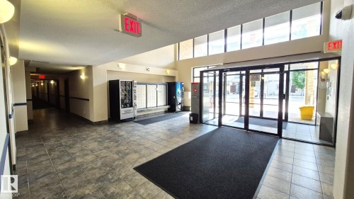 #422 151 Edwards Dr Sw, Edmonton, AB - Indoor Photo Showing Other Room
