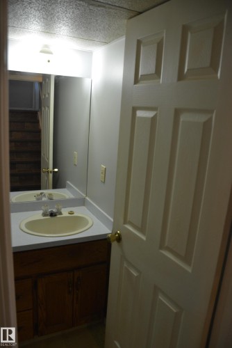 4823 & 4825 52 Street, Barrhead, AB - Indoor Photo Showing Bathroom