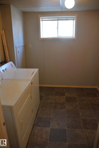 4823 & 4825 52 Street, Barrhead, AB - Indoor Photo Showing Laundry Room