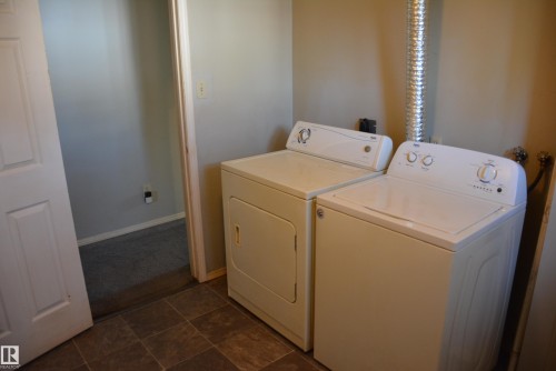 4823 & 4825 52 Street, Barrhead, AB - Indoor Photo Showing Laundry Room