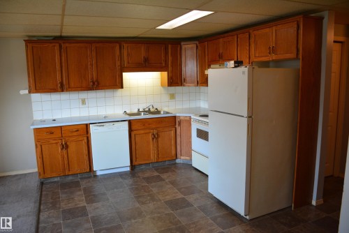 4823 & 4825 52 Street, Barrhead, AB - Indoor Photo Showing Kitchen With Double Sink