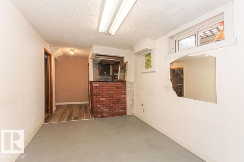 #5 14205 82 St Nw, Edmonton, AB - Indoor Photo Showing Other Room