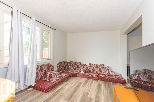 #5 14205 82 St Nw, Edmonton, AB - Indoor Photo Showing Living Room