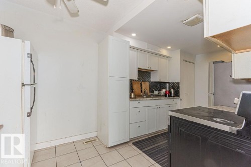 #5 14205 82 St Nw, Edmonton, AB - Indoor Photo Showing Kitchen