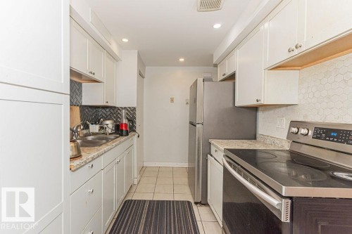 #5 14205 82 St Nw, Edmonton, AB - Indoor Photo Showing Kitchen