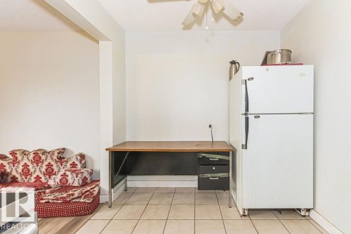 #5 14205 82 St Nw, Edmonton, AB - Indoor Photo Showing Kitchen