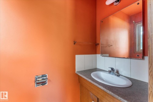 15930 93 Avenue Nw, Edmonton, AB - Indoor Photo Showing Bathroom