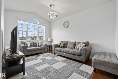 16604 59 Street Nw, Edmonton, AB - Indoor Photo Showing Living Room