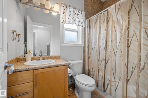 16604 59 Street Nw, Edmonton, AB - Indoor Photo Showing Bathroom