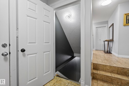16604 59 Street Nw, Edmonton, AB - Indoor Photo Showing Other Room