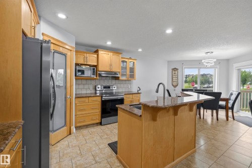 16604 59 Street Nw, Edmonton, AB - Indoor Photo Showing Kitchen
