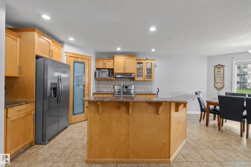 16604 59 Street Nw, Edmonton, AB - Indoor Photo Showing Kitchen