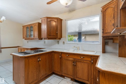 40 Curlew Crescent, Sherwood Park, AB - Indoor Photo Showing Kitchen