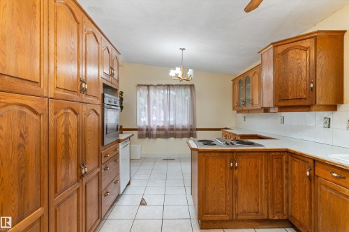 40 Curlew Crescent, Sherwood Park, AB - Indoor Photo Showing Kitchen
