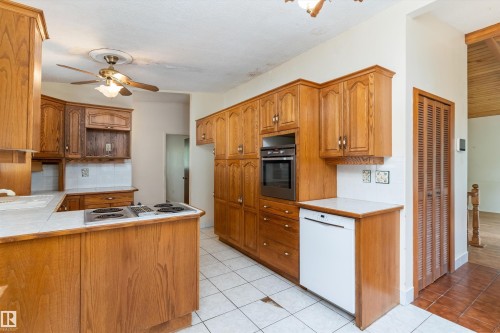 40 Curlew Crescent, Sherwood Park, AB - Indoor Photo Showing Kitchen