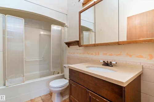 40 Curlew Crescent, Sherwood Park, AB - Indoor Photo Showing Bathroom