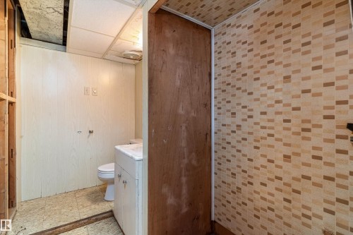 40 Curlew Crescent, Sherwood Park, AB - Indoor Photo Showing Bathroom