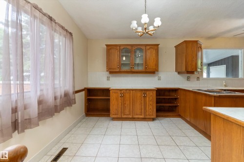 40 Curlew Crescent, Sherwood Park, AB - Indoor Photo Showing Kitchen