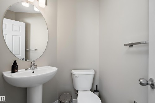 4037 Prowse Lane Sw, Edmonton, AB - Indoor Photo Showing Bathroom