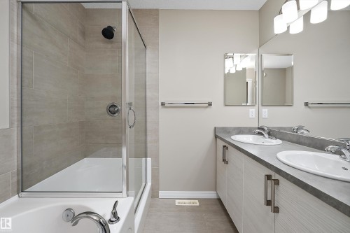 4037 Prowse Lane Sw, Edmonton, AB - Indoor Photo Showing Bathroom