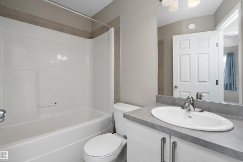 4037 Prowse Lane Sw, Edmonton, AB - Indoor Photo Showing Bathroom