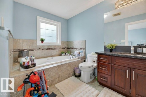 10724 72 Avenue Nw, Edmonton, AB - Indoor Photo Showing Bathroom