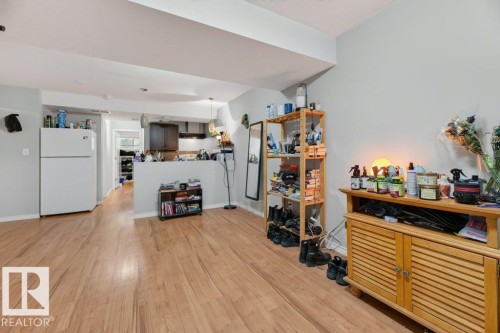 10724 72 Avenue Nw, Edmonton, AB - Indoor