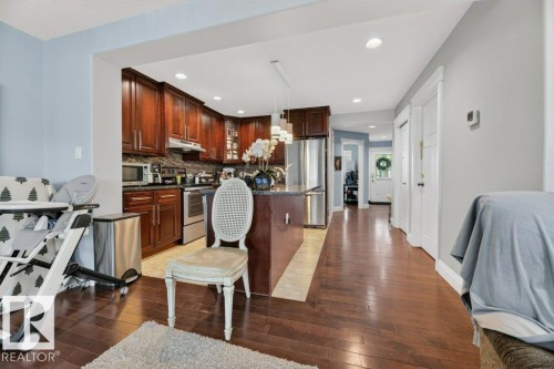 10724 72 Avenue Nw, Edmonton, AB - Indoor