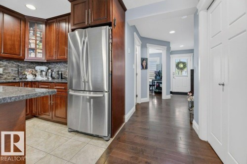 10724 72 Avenue Nw, Edmonton, AB - Indoor Photo Showing Kitchen