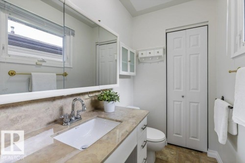 11217 38 Street Nw, Edmonton, AB - Indoor Photo Showing Bathroom