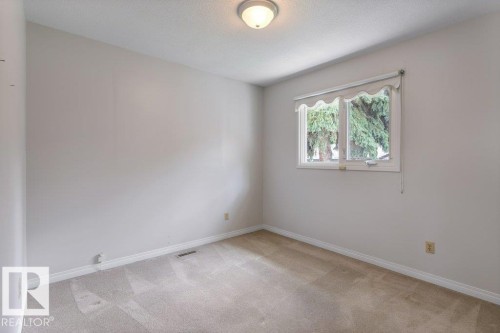11217 38 Street Nw, Edmonton, AB - Indoor Photo Showing Other Room