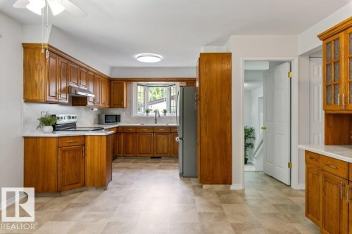 11217 38 Street Nw, Edmonton, AB - Indoor Photo Showing Kitchen
