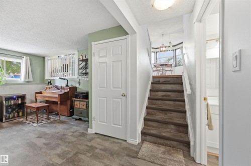 18639 72 Avenue Nw, Edmonton, AB 