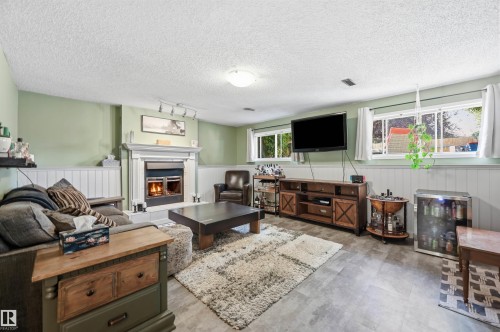 18639 72 Avenue Nw, Edmonton, AB 