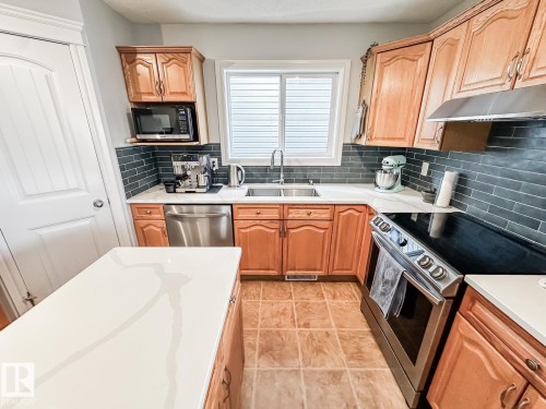 12060 19 Avenue Sw, Edmonton, AB - Indoor Photo Showing Kitchen With Double Sink