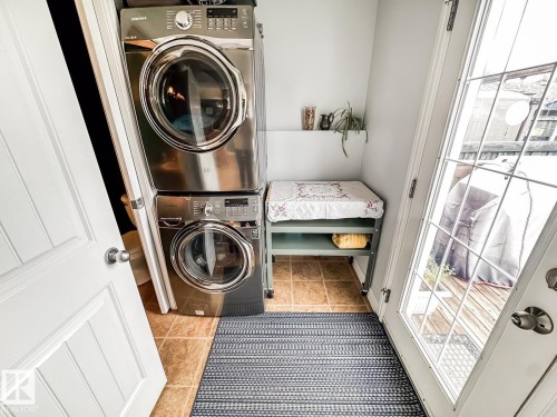 12060 19 Avenue Sw, Edmonton, AB - Indoor Photo Showing Laundry Room