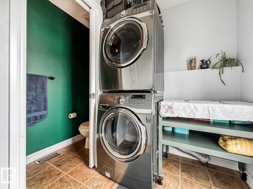 12060 19 Avenue Sw, Edmonton, AB - Indoor Photo Showing Laundry Room